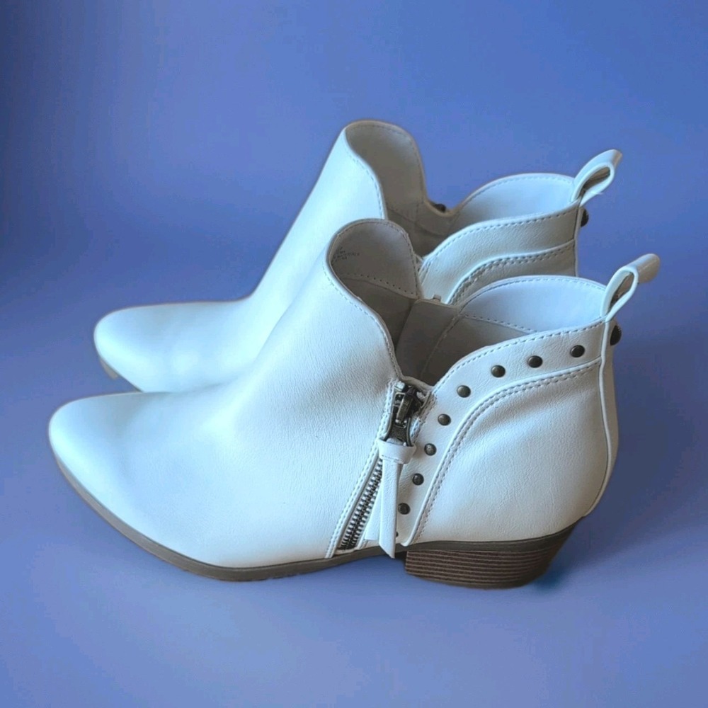 Indigo rd Women White Western Ankle Boots Sz 9M Faux Leather Pointy Toe